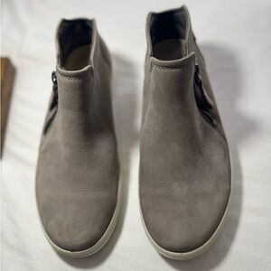 Ecco Women's Gray Suede Chukka Ankle Boots SZ 6